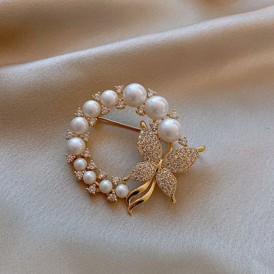 Vintage Butterfly Brooch with Pearls and Diamonds in Gold